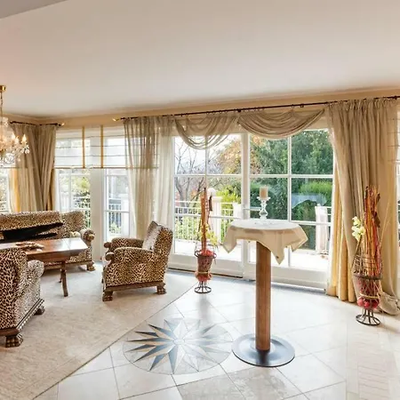 Beautiful With View Over And Pool *