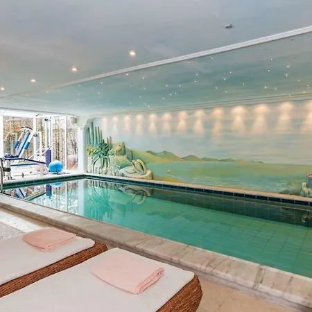 Βίλα Beautiful With View Over And Pool *